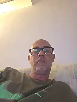pareja47 online show from August 1, 2026, 11:14 pm