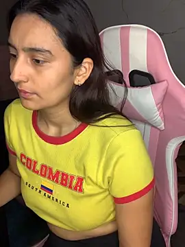 -BabyLuna online show from April 8, 2026, 12:38 pm