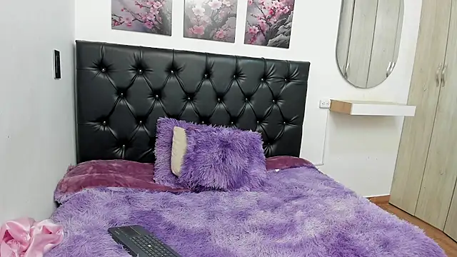 Kitty f00x online show from July 23, 2026, 12:58 pm