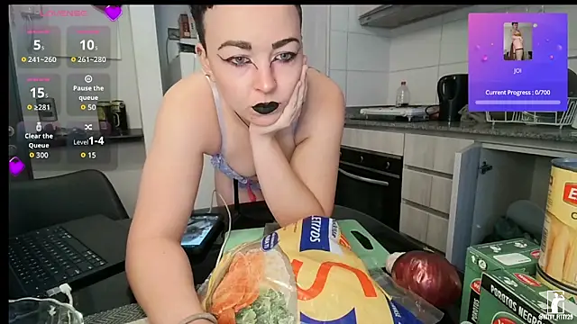 kittyfitty29 online show from April 15, 2026, 8:09 pm