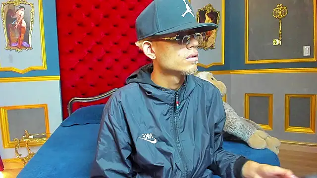 ItsZairen online show from March 28, 2026, 3:39 am