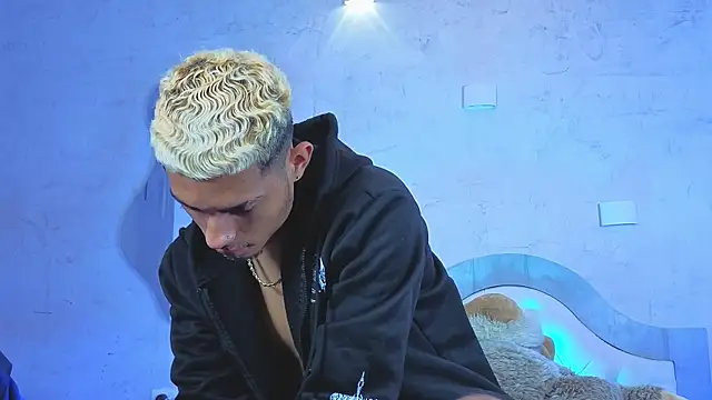 ItsZairen online show from April 14, 2026, 3:23 am