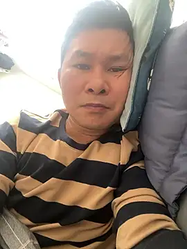 hungdung2026 online show from April 25, 2026, 2:36 am