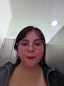 Snapshot of Yulska chatting on May 3, 2026, 10:16 pm Yulska online show from May 3, 2026, 10:16 pm