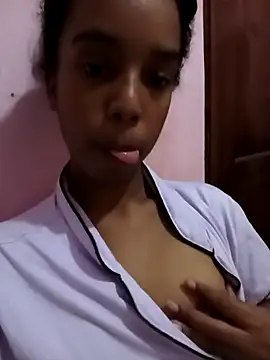 Snapshot of Roxilover chatting on February 9, 2026, 2:37 am Roxilover online show from February 9, 2026, 2:37 am