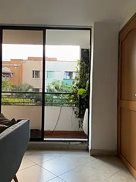 Aurea Silk online show from April 17, 2026, 9:40 pm