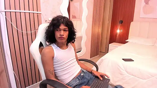 Snapshot of littlesweet18_ chatting on February 15, 2026, 12:51 am littlesweet18 online show from February 15, 2026, 12:51 am