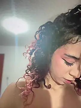 Woo isDaphne online show from March 22, 2026, 10:57 pm