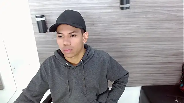 Snapshot of DaviidBuckx_ chatting on May 3, 2026, 9:43 pm DaviidBuckx online show from May 3, 2026, 9:43 pm