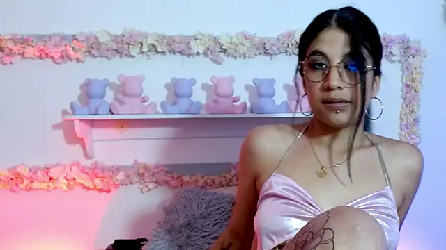 Snapshot of sharlotaustral18 chatting on February 17, 2026, 4:20 am sharlotaustral18 online show from February 17, 2026, 4:20 am