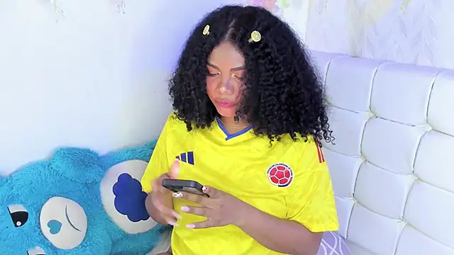 Snapshot of Angel_Belll chatting on June 18, 2026, 12:55 am Angel Belll online show from June 18, 2026, 12:55 am