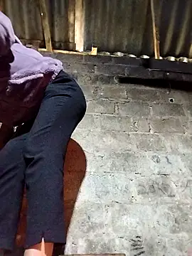 Yiyoongg online show from March 17, 2026, 1:43 am