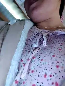 Yiyoongg online show from March 23, 2026, 4:49 am