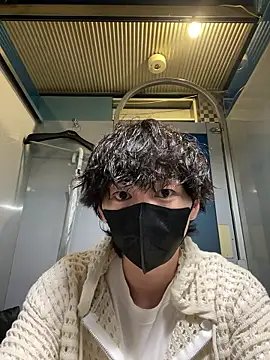 --ha-ru-- online show from April 10, 2026, 5:28 pm