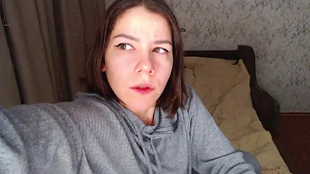 Snapshot of AdelMauds chatting on February 17, 2026, 6:14 pm AdelMauds online show from February 17, 2026, 6:14 pm