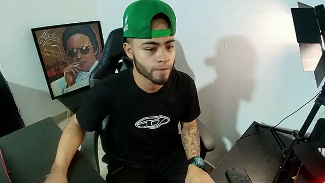 Snapshot of Xanderstone00 chatting on February 13, 2026, 9:44 pm Xanderstone00 online show from February 13, 2026, 9:44 pm