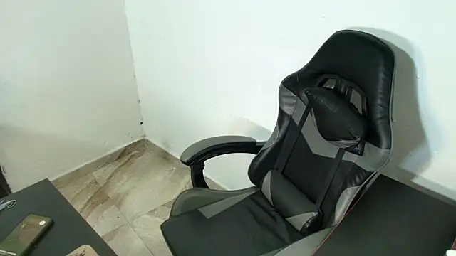 Snapshot of Xanderstone00 chatting on February 18, 2026, 7:43 pm Xanderstone00 online show from February 18, 2026, 7:43 pm