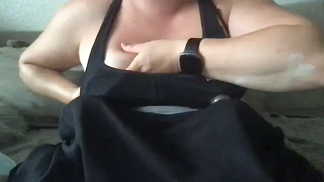 Snapshot of FlirtyFrayaXX chatting on July 1, 2026, 6:51 pm FlirtyFrayaXX online show from July 1, 2026, 6:51 pm