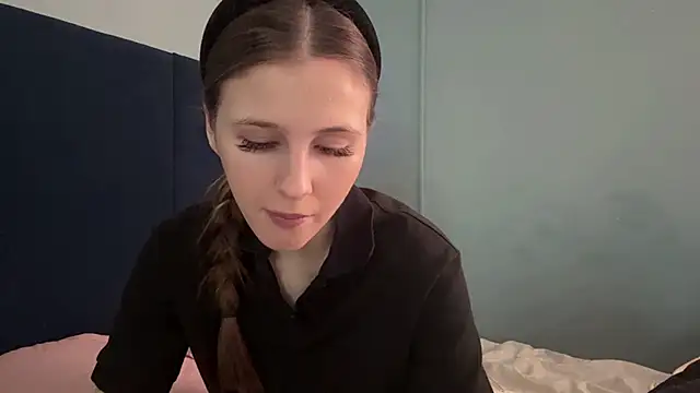 Snapshot of LinaWills chatting on February 9, 2026, 9:35 am LinaWills online show from February 9, 2026, 9:35 am