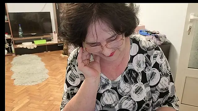 Snapshot of xMaryxAnne chatting on March 11, 2026, 6:58 pm xMaryxAnne online show from March 11, 2026, 6:58 pm