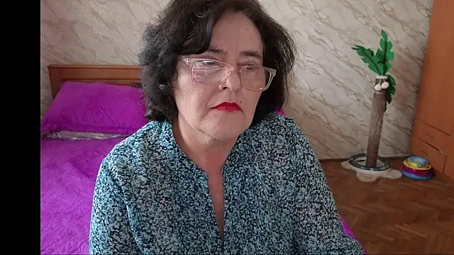 Snapshot of xMaryxAnne chatting on April 4, 2026, 2:58 pm xMaryxAnne online show from April 4, 2026, 2:58 pm