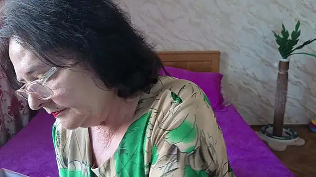 Snapshot of xMaryxAnne chatting on May 26, 2026, 6:31 am xMaryxAnne online show from May 26, 2026, 6:31 am