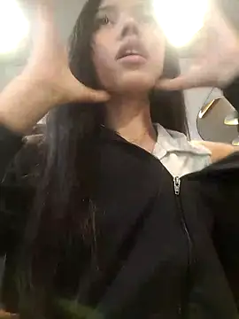 jadelaurent online show from February 28, 2026, 8:32 pm