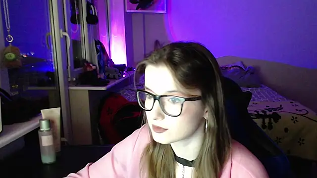 LunaXcherry online show from April 6, 2026, 7:15 pm