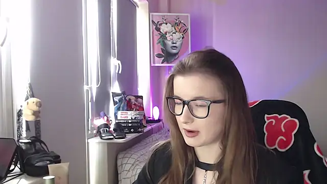 LunaXcherry online show from April 19, 2026, 11:09 am