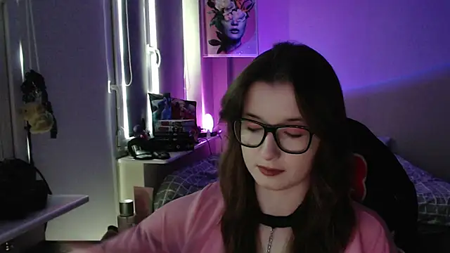 Snapshot of LunaXcherry chatting on April 28, 2026, 4:45 pm LunaXcherry online show from April 28, 2026, 4:45 pm
