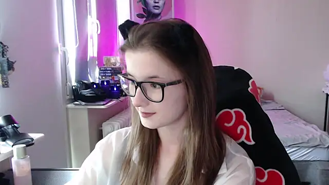 LunaXcherry online show from June 11, 2026, 4:38 pm