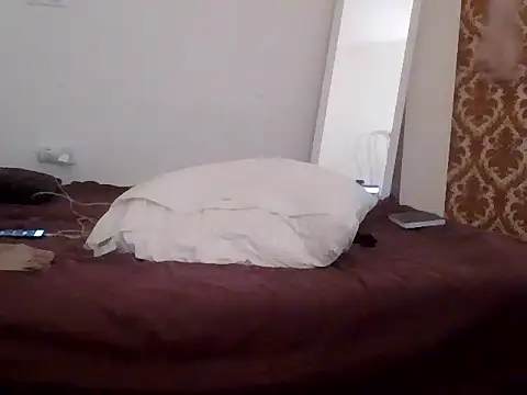 Snapshot of Mickredge chatting on February 9, 2026, 12:09 pm Mickredge online show from February 9, 2026, 12:09 pm