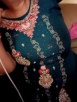 Snapshot of Simran_008 chatting on April 29, 2026, 9:35 am Simran 008 online show from April 29, 2026, 9:35 am