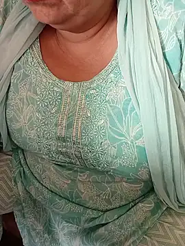 Snapshot of Simran_008 chatting on May 17, 2026, 3:15 am Simran 008 online show from May 17, 2026, 3:15 am