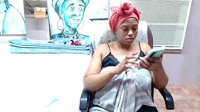 TyraHotxxx online show from April 12, 2026, 9:14 am