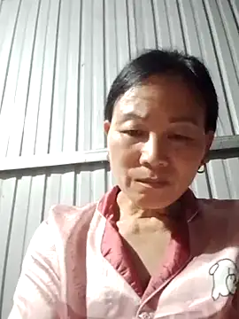 Kiss love2 online show from May 25, 2026, 5:02 am