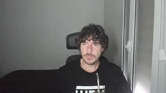 Snapshot of joaquin420_hot chatting on February 17, 2026, 3:29 pm joaquin420 hot online show from February 17, 2026, 3:29 pm