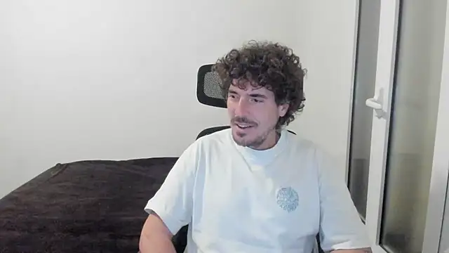 Snapshot of joaquin420_hot chatting on February 24, 2026, 5:27 am joaquin420 hot online show from February 24, 2026, 5:27 am