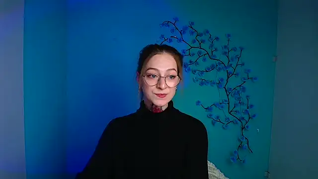 Snapshot of Esmi_Winter chatting on February 28, 2026, 6:14 am Esmi Winter online show from February 28, 2026, 6:14 am