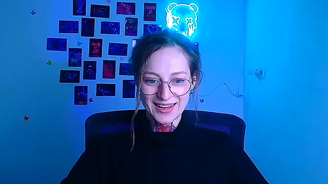 Esmi Winter online show from March 13, 2026, 6:20 am