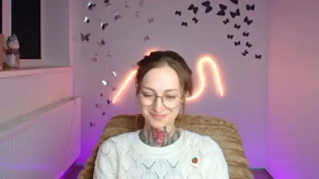 Esmi Winter online show from March 24, 2026, 6:29 am