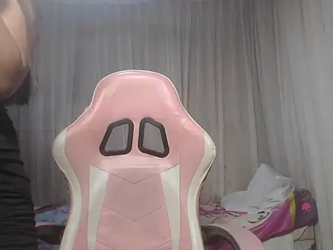 lyn67 online show from February 19, 2026, 2:18 am