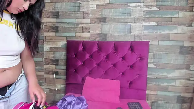 Snapshot of Kitty_Tits chatting on February 19, 2026, 12:23 pm Kitty Tits online show from February 19, 2026, 12:23 pm