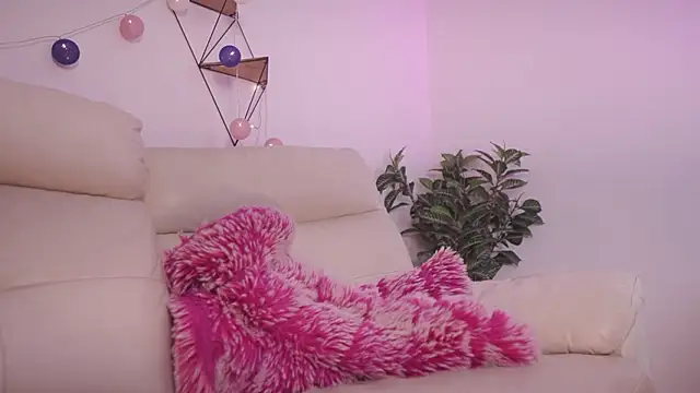 Shopie Colucci online show from March 10, 2026, 8:47 pm