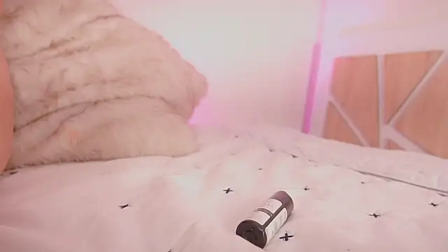 Shopie Colucci online show from April 11, 2026, 7:45 am