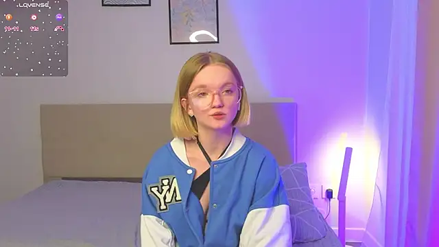 Snapshot of StellaBunny chatting on February 18, 2026, 1:07 pm StellaBunny online show from February 18, 2026, 1:07 pm