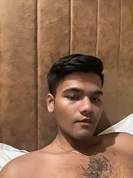 Dazzling dude online show from April 3, 2026, 8:29 pm