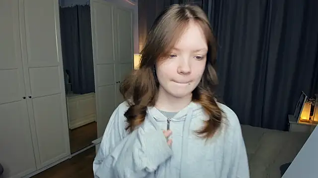 Snapshot of LavenderMitten chatting on March 5, 2026, 5:36 am LavenderMitten online show from March 5, 2026, 5:36 am