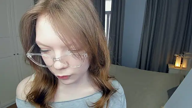 Snapshot of LavenderMitten chatting on March 8, 2026, 5:33 am LavenderMitten online show from March 8, 2026, 5:33 am