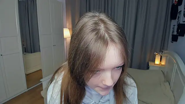 Snapshot of LavenderMitten chatting on March 12, 2026, 5:35 am LavenderMitten online show from March 12, 2026, 5:35 am